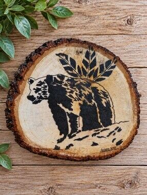 Hand-Painted Bear Wood Slice Plaque – Rustic Cottagecore Decor 🐻🌲